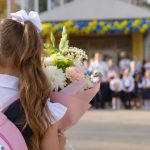 Як підготувати дитину до Першого дзвінка 2026, що врахувати організаторам і як зробити свято теплим без зайвої помпезності.