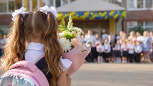 Як підготувати дитину до Першого дзвінка 2026, що врахувати організаторам і як зробити свято теплим без зайвої помпезності.