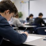 Готова структура контрольної з англійської для 9 класу: reading, use of English, writing на 80–100 слів, критерії оцінювання і підготовка до формату ДПА.