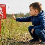 Правила мінної безпеки для дітей: що не можна чіпати, які знаки попереджають про небезпеку, алгоритм дій при знахідці і розмова з дитиною за віком.