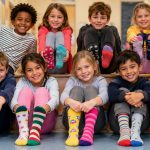Що таке флешмоб Lots of Socks, чому його проводять 21 березня і як делікатно провести день різних шкарпеток у школі: розмова, активності, правила.