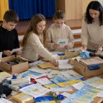 Акція «Малюнки для ЗСУ» у школі від А до Я: як оголосити, які роботи справді потрібні військовим, що писати в листах і через кого передавати.