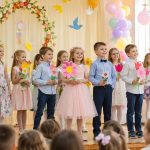 Повна добірка весняних свят для школи: дати березня–травня, легкі формати проти втоми третьої чверті — від Шевченківських днів до Дня вишиванки.